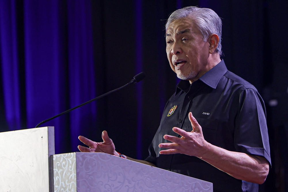 Zahid Alleges Officials Were Coerced Into Attending BN Campaign Events During State Elections