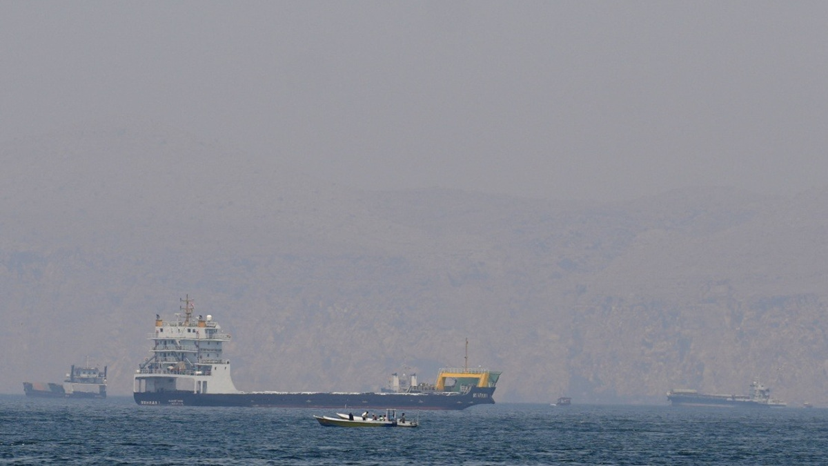 Trump Threatens US Tolls in Strait of Hormuz After 60-Day Ceasefire Window