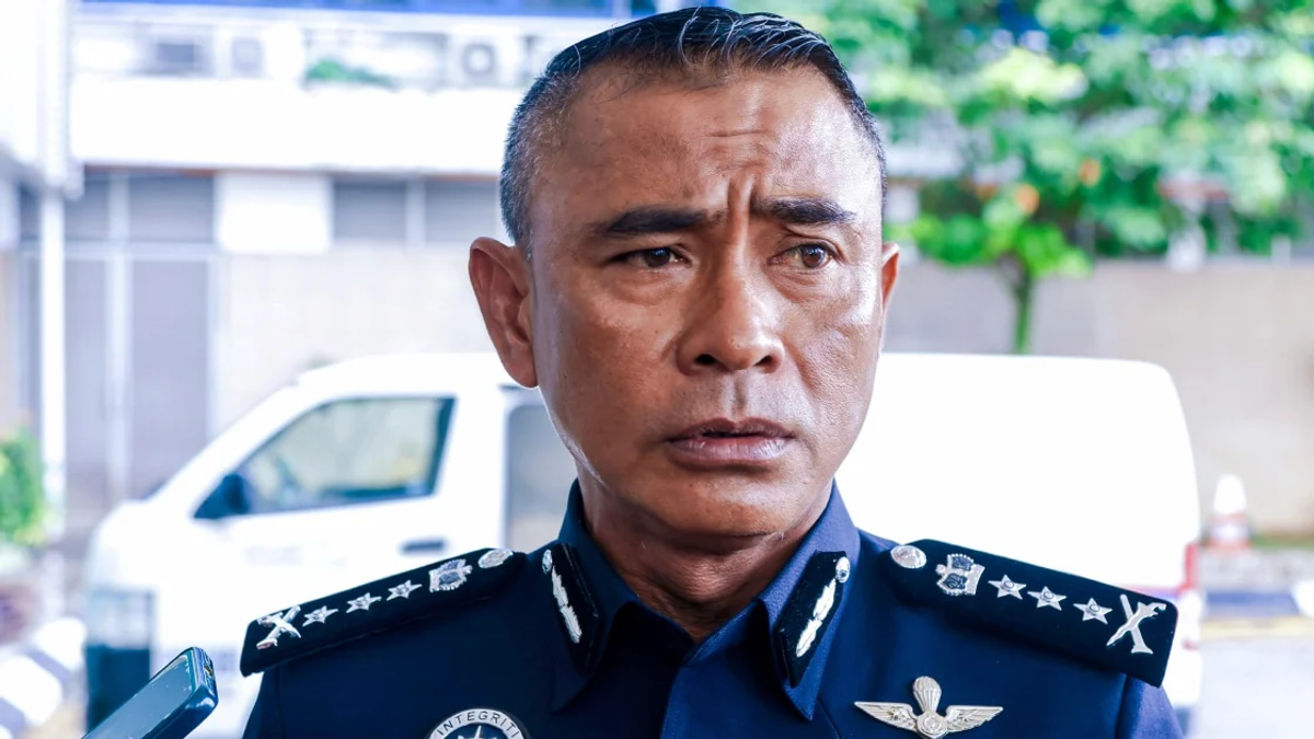Two held after wild Jalan Kuching chase leaves three vehicles damaged