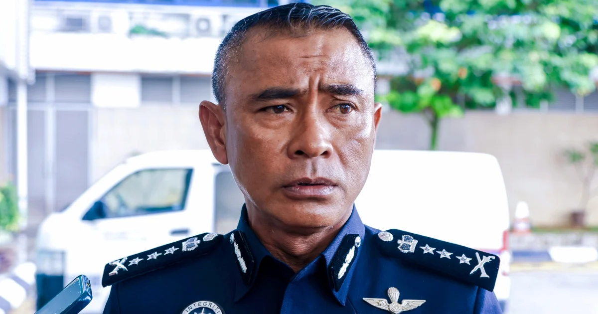 Two held after wild Jalan Kuching chase leaves three vehicles damaged