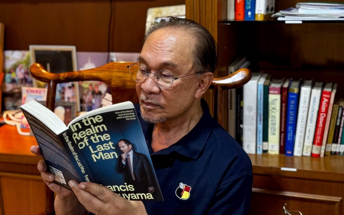 PM Anwar Ibrahim Returns Home After Hernia Surgery