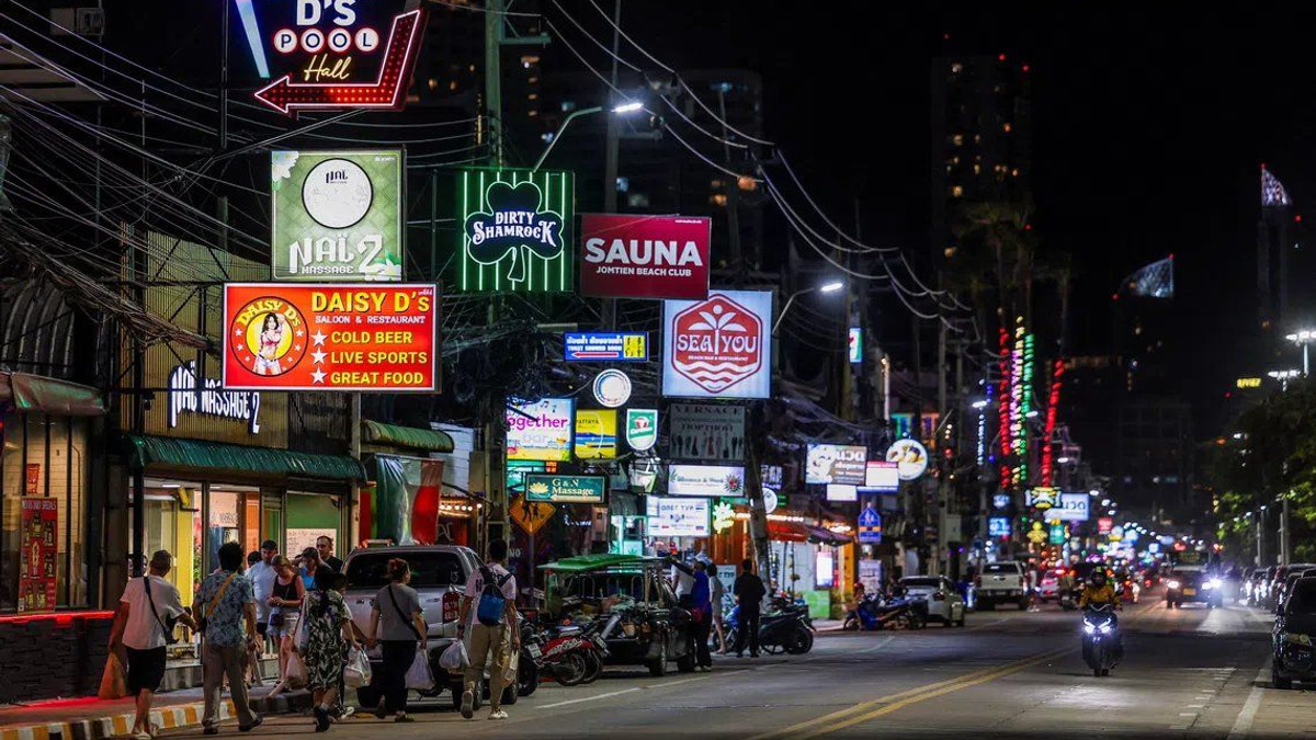 US Navy Carrier Docks in Pattaya Amid Economic Hope and Exploitation Concerns