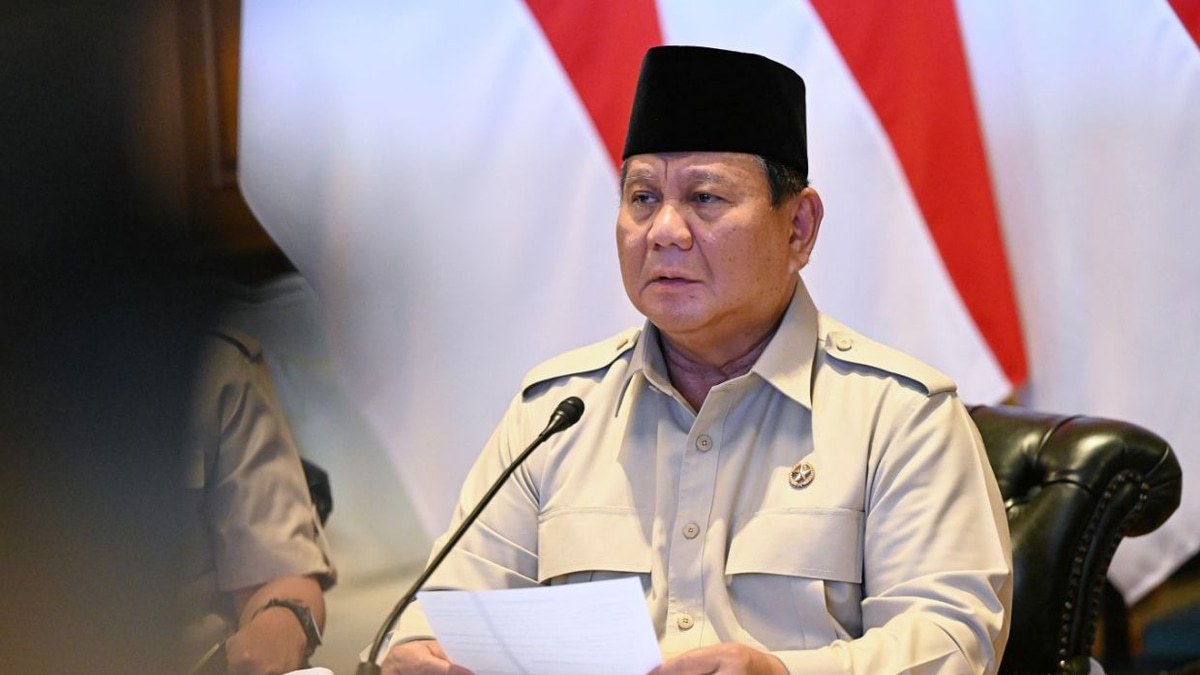 Prabowo's Approval Rating Slides to 51.1% as Honeymoon Period Ends