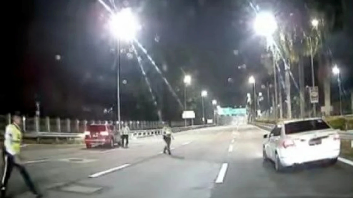 Twenty-year-old arrested after crashing through Sprint Expressway roadblock in dramatic police pursuit