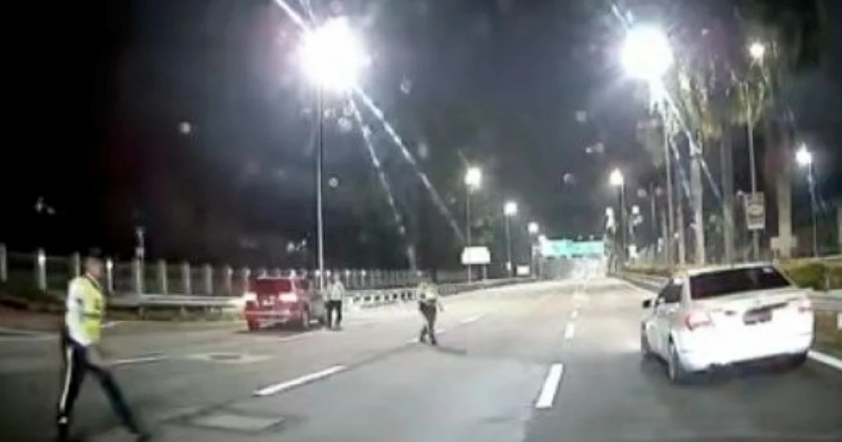 Twenty-year-old arrested after crashing through Sprint Expressway roadblock in dramatic police pursuit