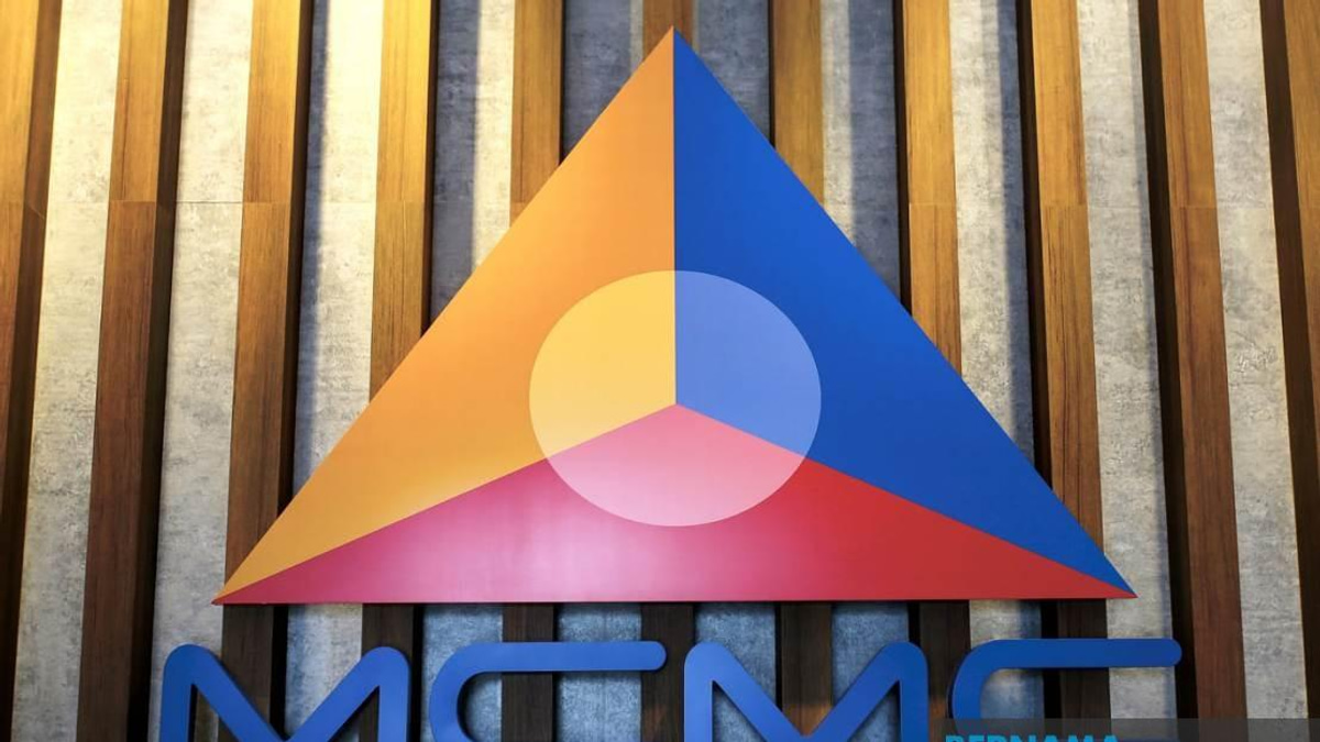 Malaysia Tackles 'Full Signal, No Internet' Problem With Fibre Optic Upgrades