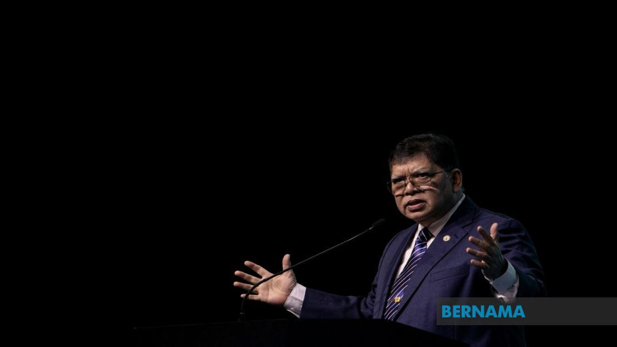 Johari Champions Three Pillars for Democracy and National Unity Among Malaysian Youth