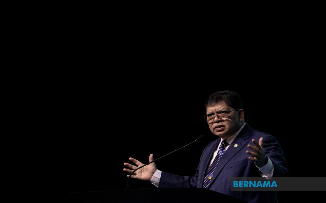Johari Champions Three Pillars for Democracy and National Unity Among Malaysian Youth
