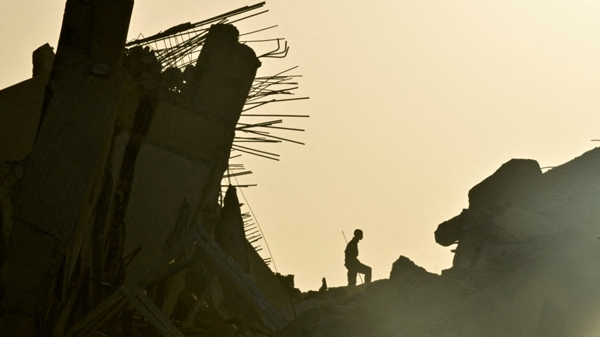 Venezuela Earthquake Toll Climbs to 1,450 as Rescue Window Narrows