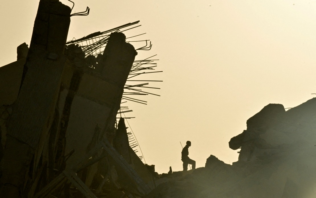 Venezuela Earthquake Toll Climbs to 1,450 as Rescue Window Narrows