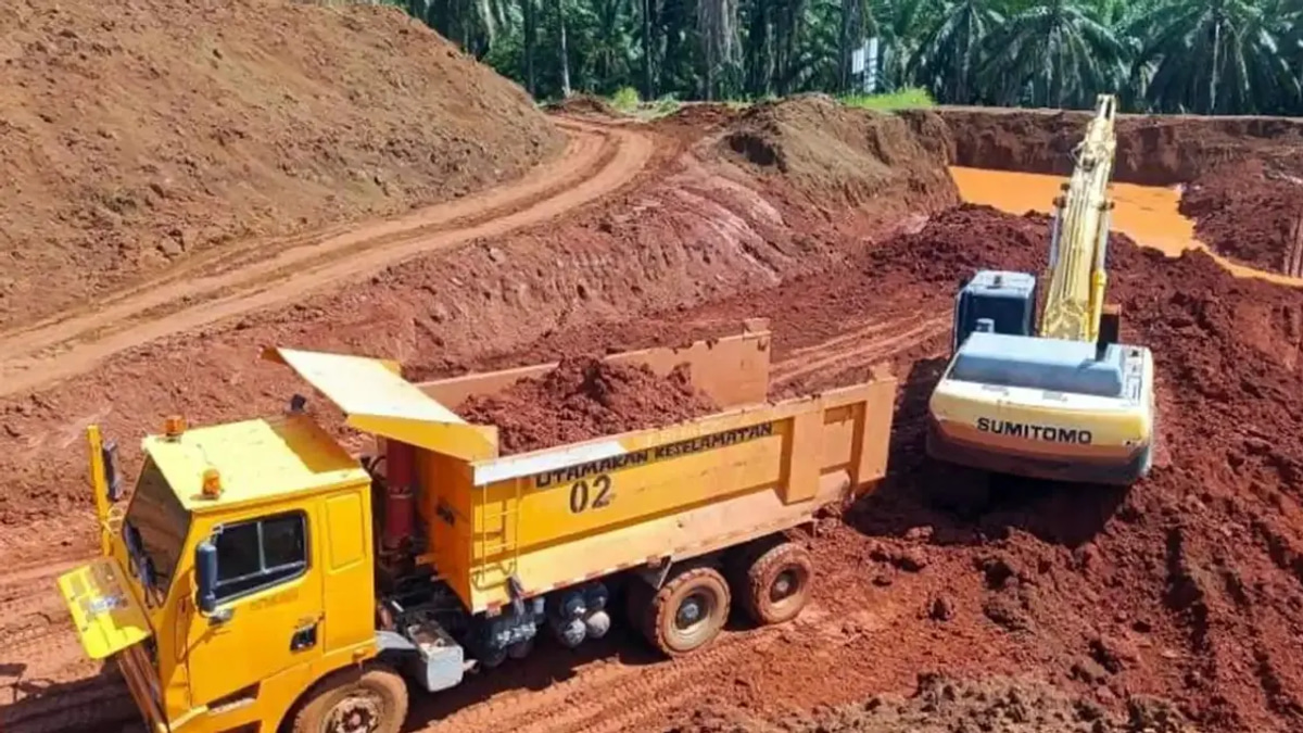 Nine Arrested in Major Bauxite Smuggling Operation at Felda Plantation; RM3.75 Million in Assets Seized