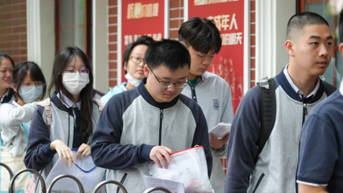 Chinese Universities Crack Down on Smart Wearables as High-Tech Exam Cheating Escalates