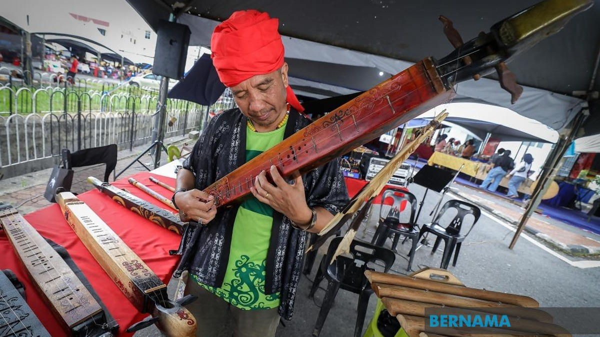Sarawak Musician Rining Peter Paris Champions Lun Bawang Identity Through 'Sigar Suba'
