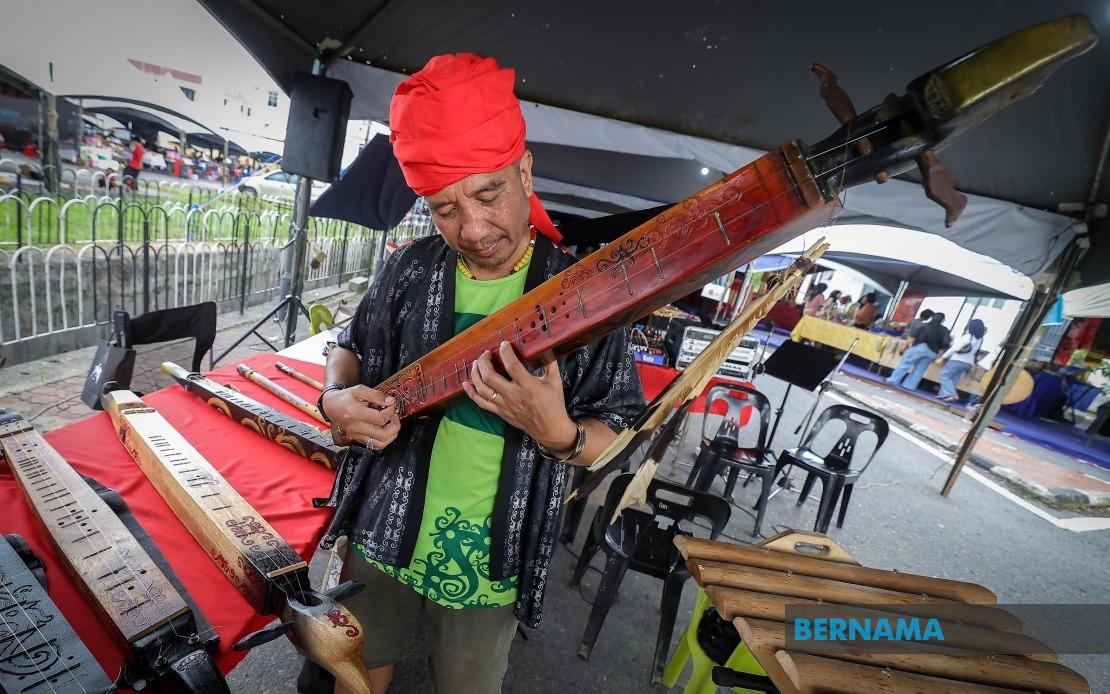 Sarawak Musician Rining Peter Paris Champions Lun Bawang Identity Through 'Sigar Suba'