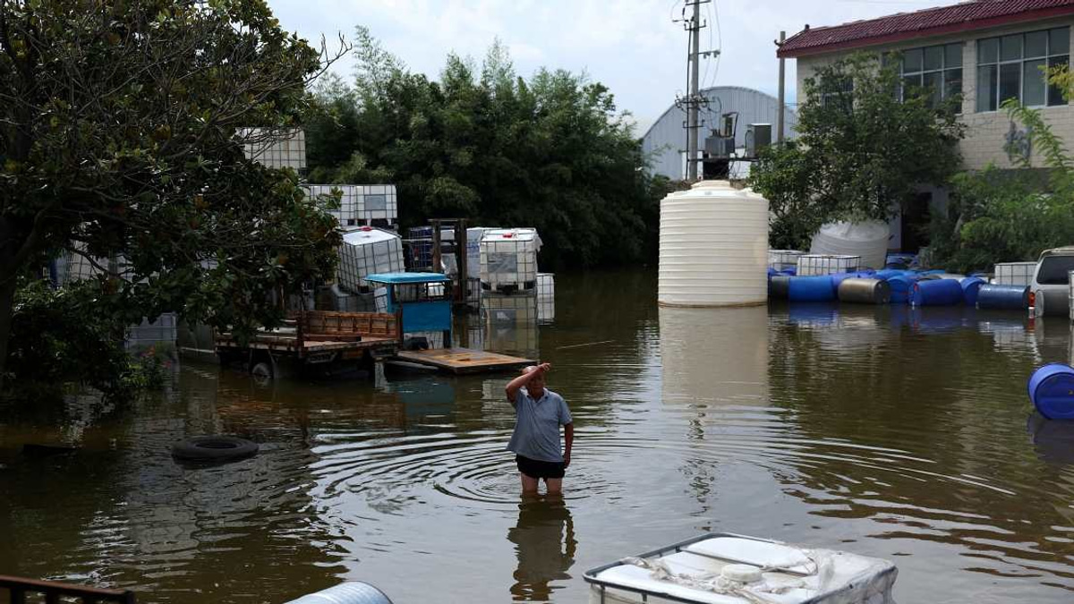 China Deploys Major Rescue Operation After Levee Collapse in Typhoon-Hit Henan