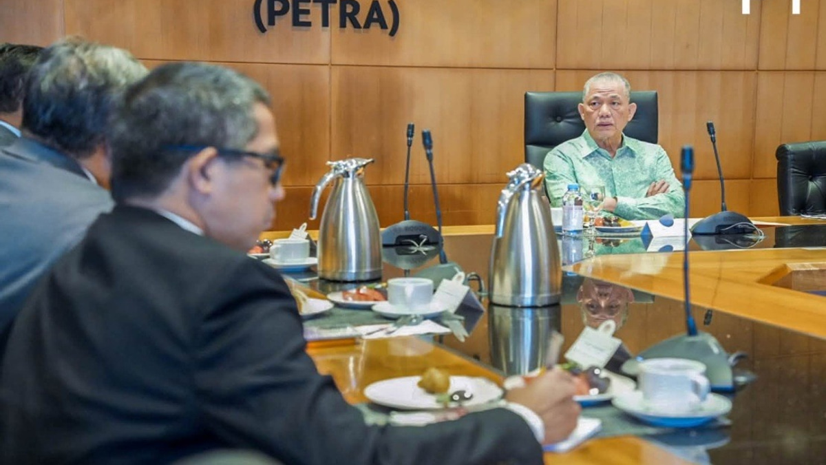 Fadillah Urges Malaysian Diplomats to Pursue Strategic Partnerships and Economic Opportunities
