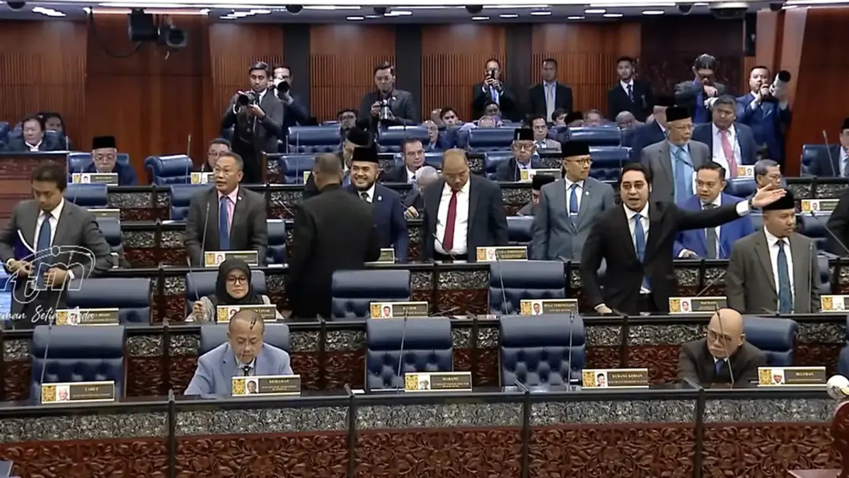 Perikatan Nasional MPs Stage Dramatic Exit Over Speaker's Rejection of Sitting Delay