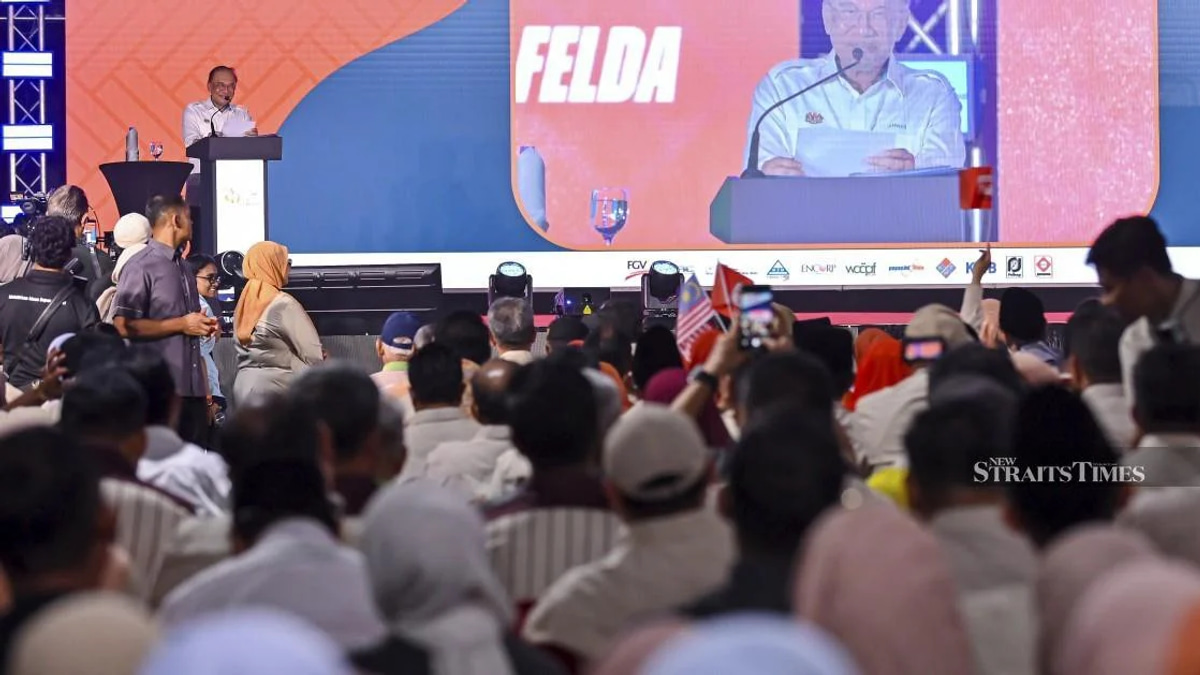 Anwar Warns Felda Against Repeating Financial Mismanagement as RM980 Million Debt Looms