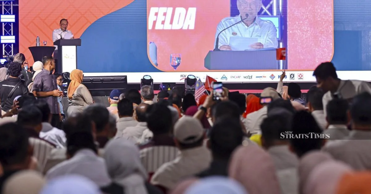 Anwar Warns Felda Against Repeating Financial Mismanagement as RM980 Million Debt Looms