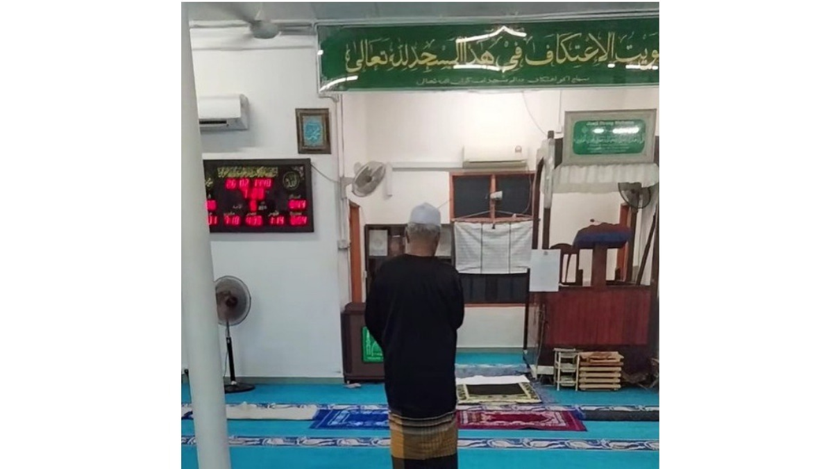 Mersing Mosque Defends Operations After Viral Prayer Video Sparks Questions