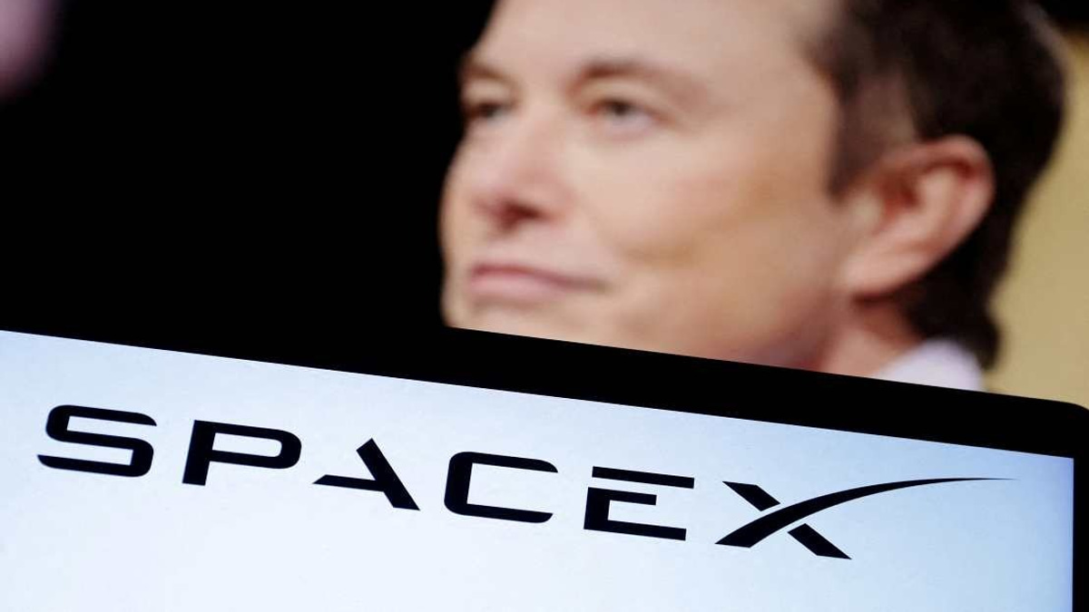 SpaceX Swings to Massive Loss Despite Revenue Boom in Historic IPO Quarter
