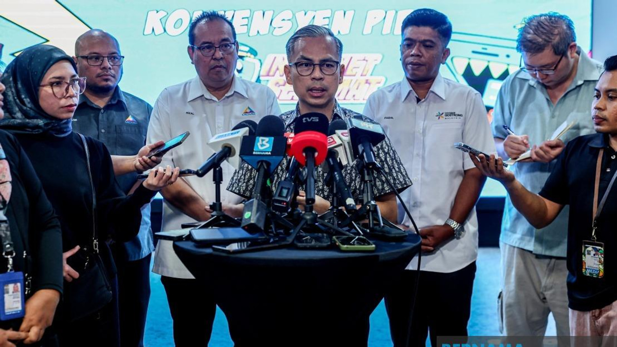 Parents Must Monitor Children's AI Use, Says Fahmi Fadzil