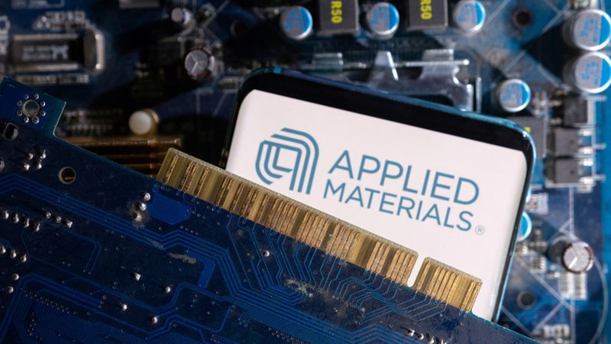 Applied Materials Shares Tumble as Investors Demand Proof of Competitive Edge