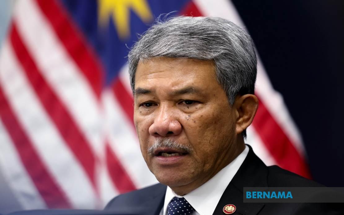 Foreign Minister Mohamad Opens Malaysia's Diplomatic Push at Manila ASEAN Summit