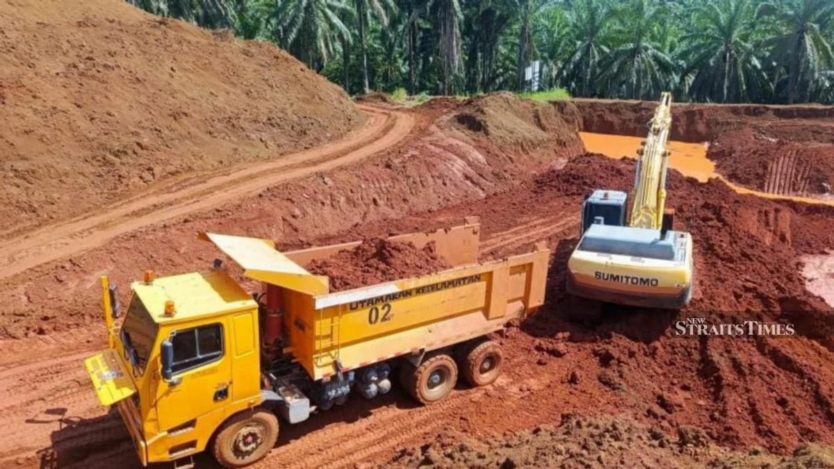 Two arrested in Marang silica sand smuggling operation; equipment valued at RM1.8 million seized