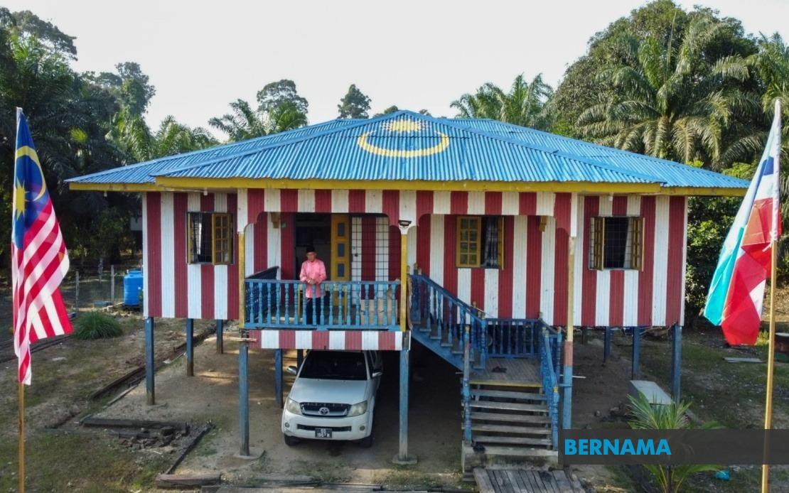 Teratak Gemilang: A Sandakan Home Blazing With National Pride