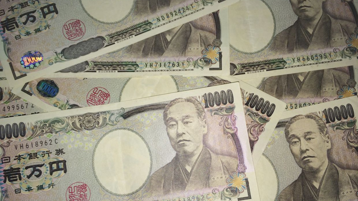 Yen Slides to 40-Year Low Despite BOJ Rate Hike and Intervention Efforts