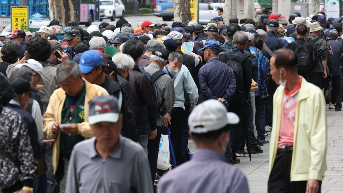Seoul Weighs Financial Risk of Free Bus Fares for Elderly Residents