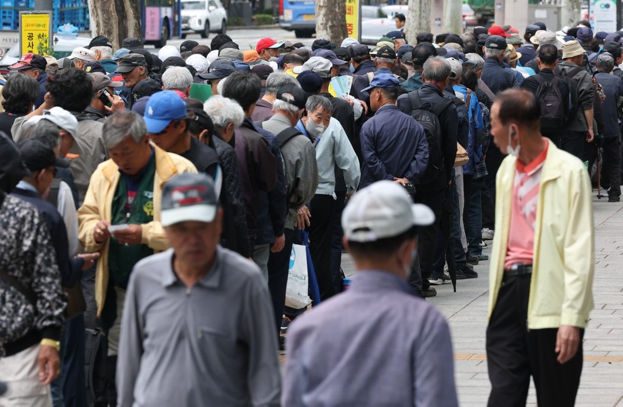Seoul Weighs Financial Risk of Free Bus Fares for Elderly Residents