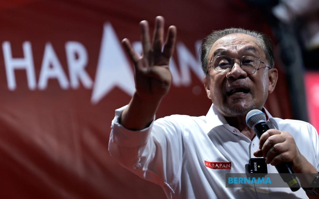 Anwar Urges Johor Voters to Select Honest, Humble Leaders