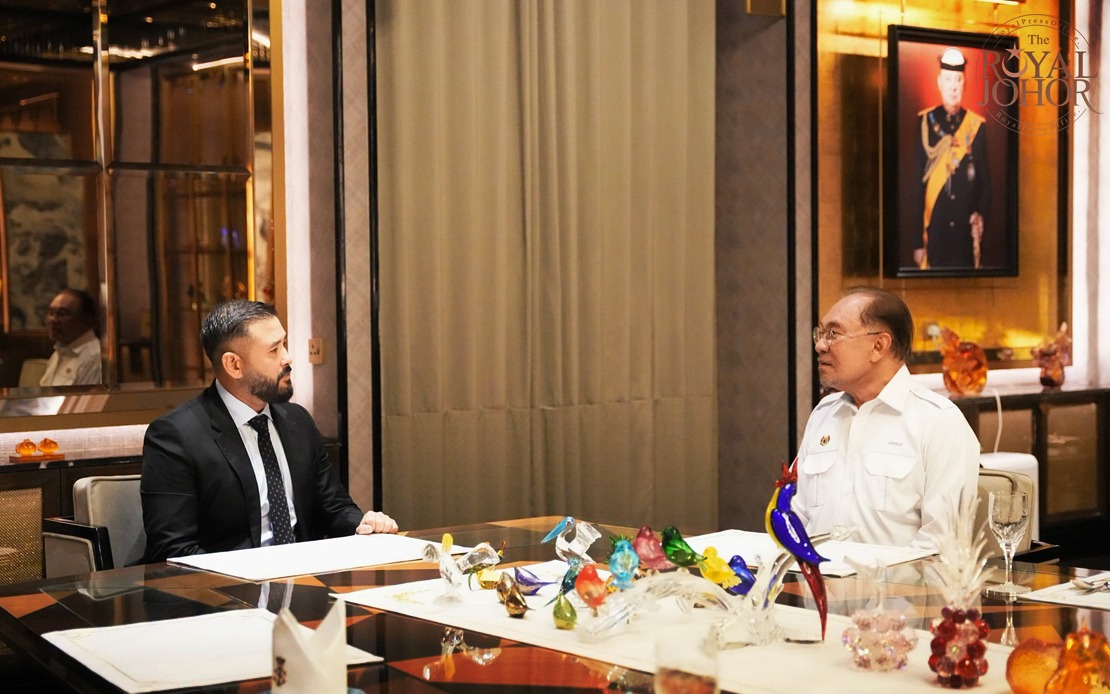PM Anwar Thanks Johor Regent for Friendship Gesture, Urges Parties to Keep Royalty Out of Elections