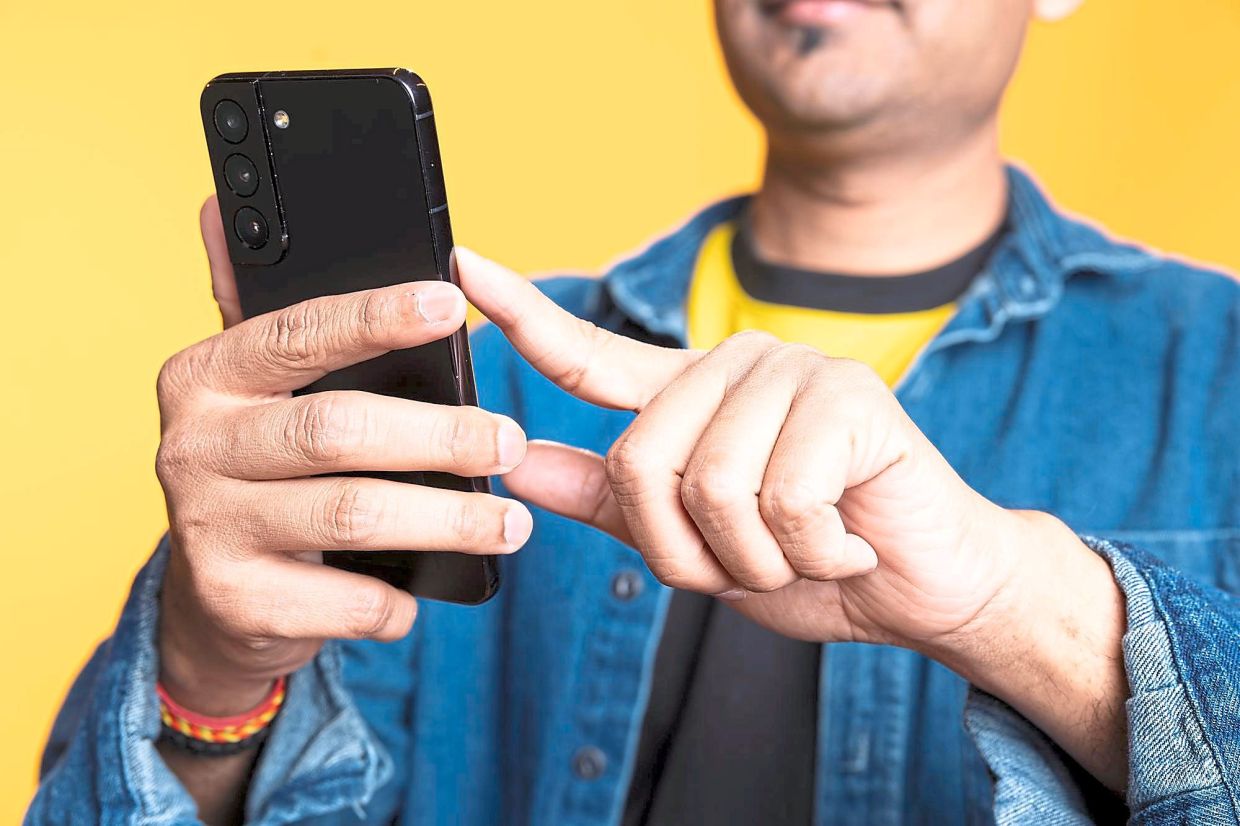 Regulator Launches Investigation into Maxis Data Leak Affecting Content Creator