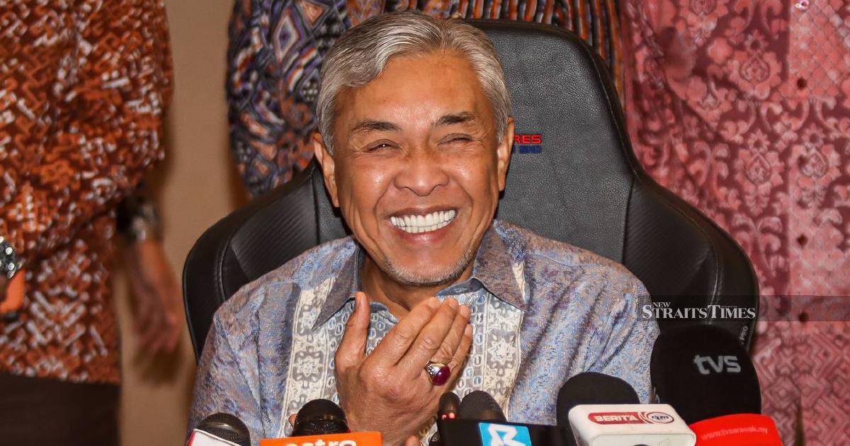 Zahid Takes Poetic Turn in Reply to PM's Unity Message with Traditional Malay Verse