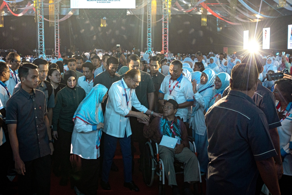 Anwar Ibrahim Urges Rational Approach to Umno Decision, Warns Against Emotional Politics