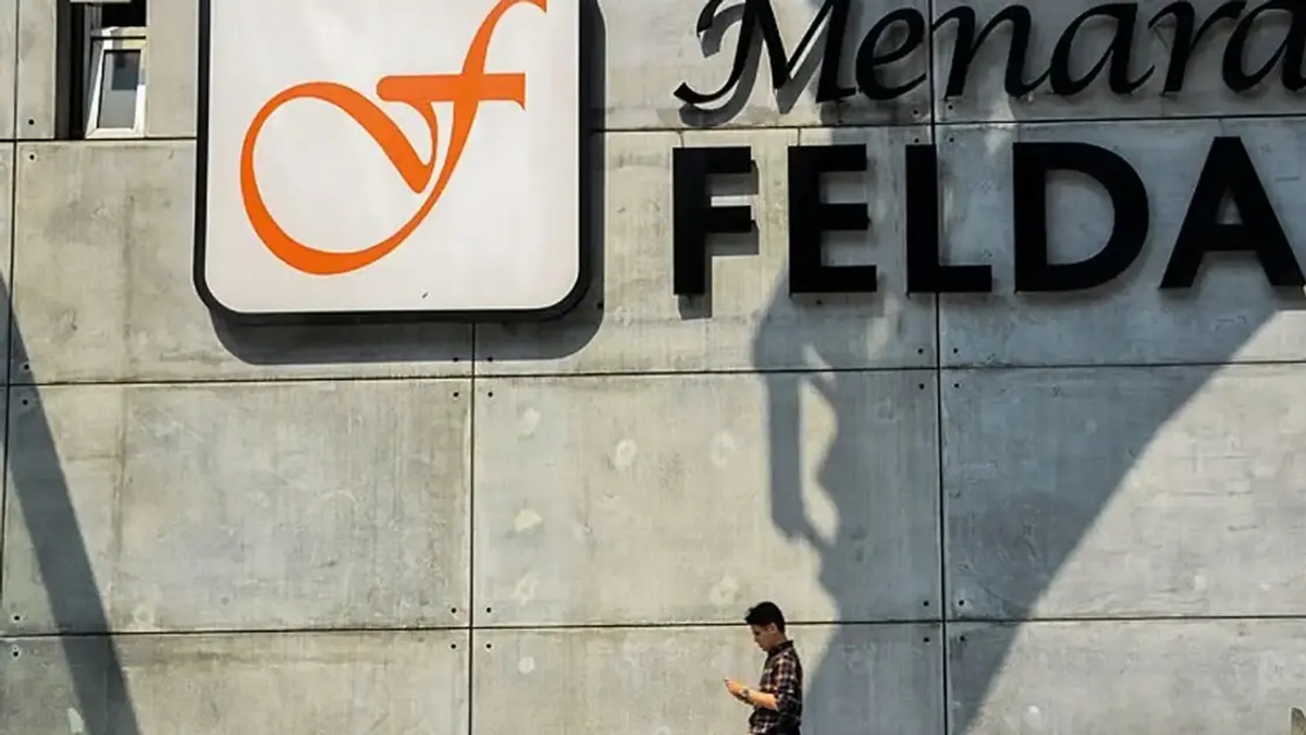Anwar Blames Mismanagement and Political Interference for Felda's RM10 Billion Losses