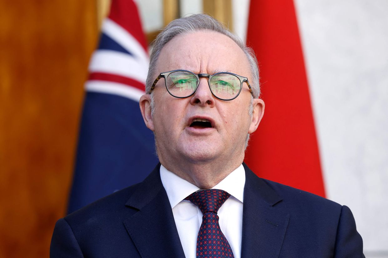 Australian PM Refuses to Apologise for Remarks About Japanese Leader's Gift