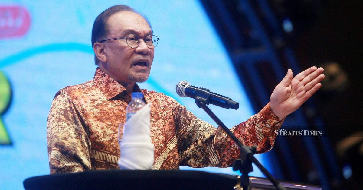 Anwar Denies Political Motives Behind Tabung Haji and Felda Investigations