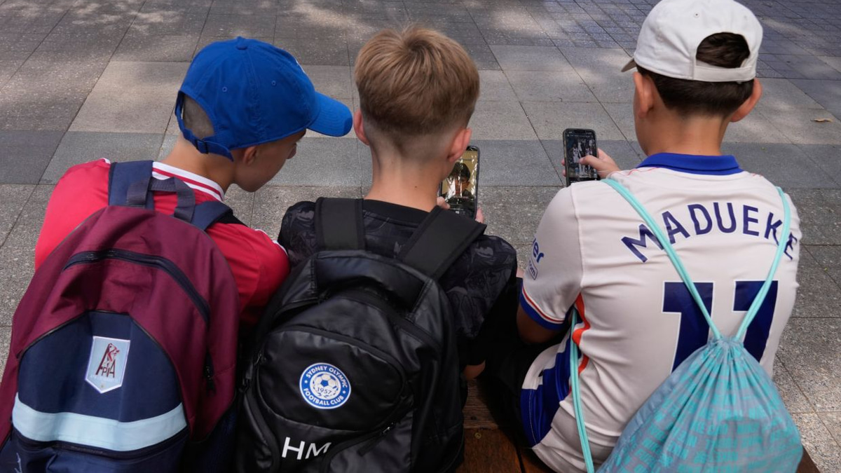 Australia Moving to Toughen Child Social Media Ban After Early Enforcement Struggles