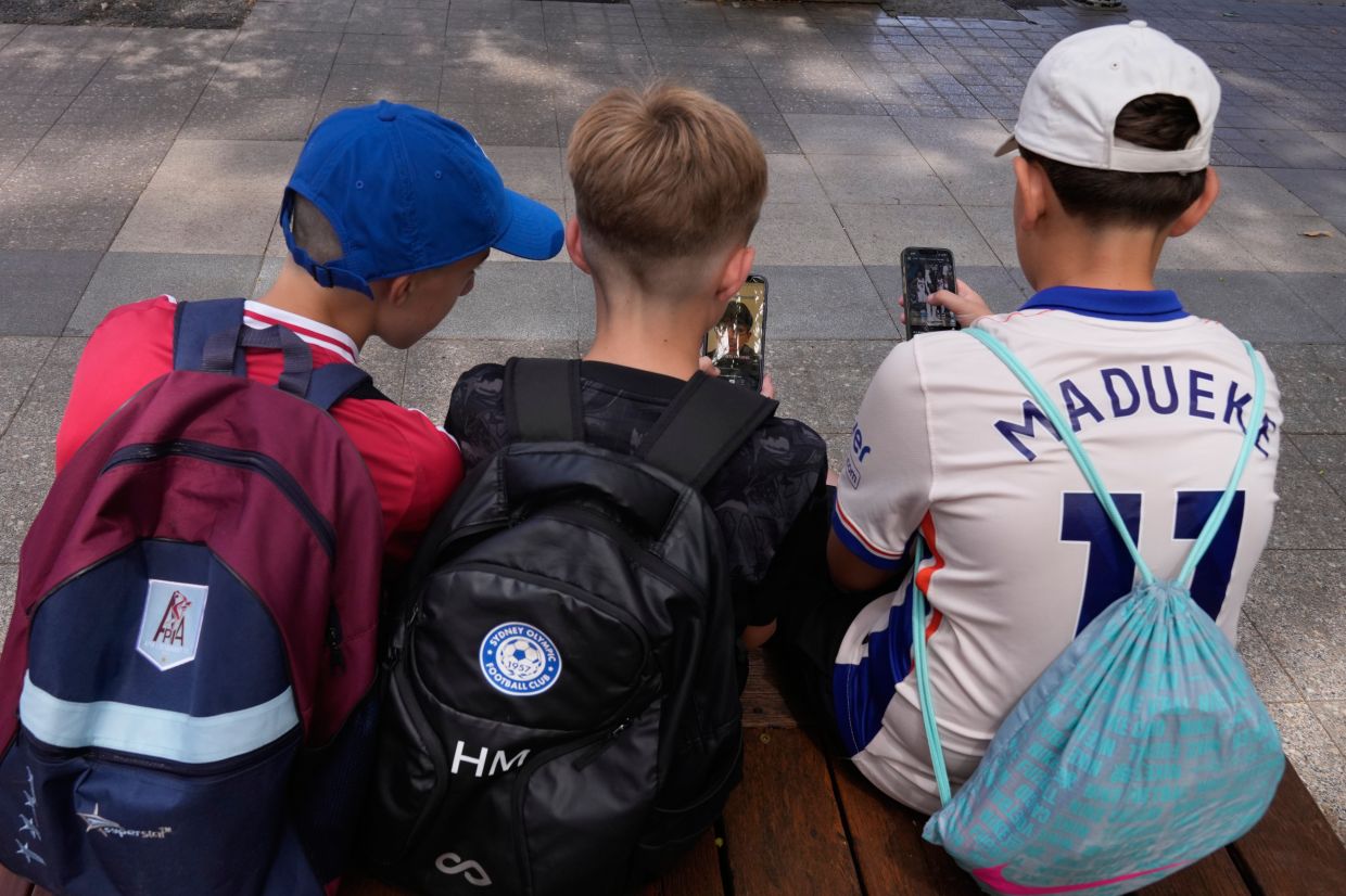 Australia Moving to Toughen Child Social Media Ban After Early Enforcement Struggles