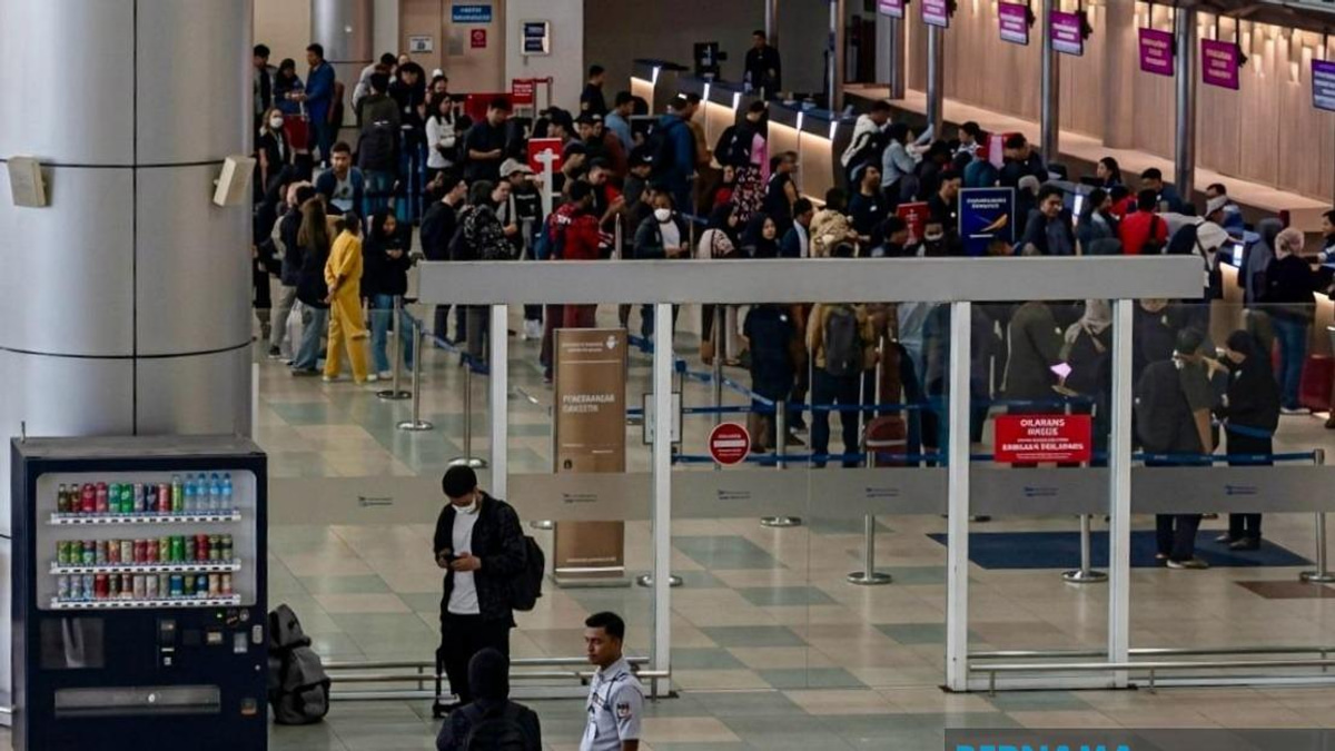 Bomb Discovery Forces Temporary Shutdown of Labuan Airport Runway
