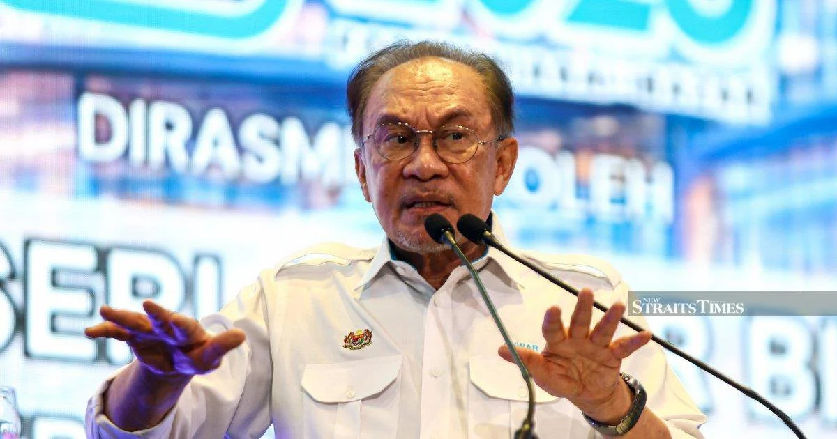 Anwar Asks Melaka DAP to Delay State Exit Plans