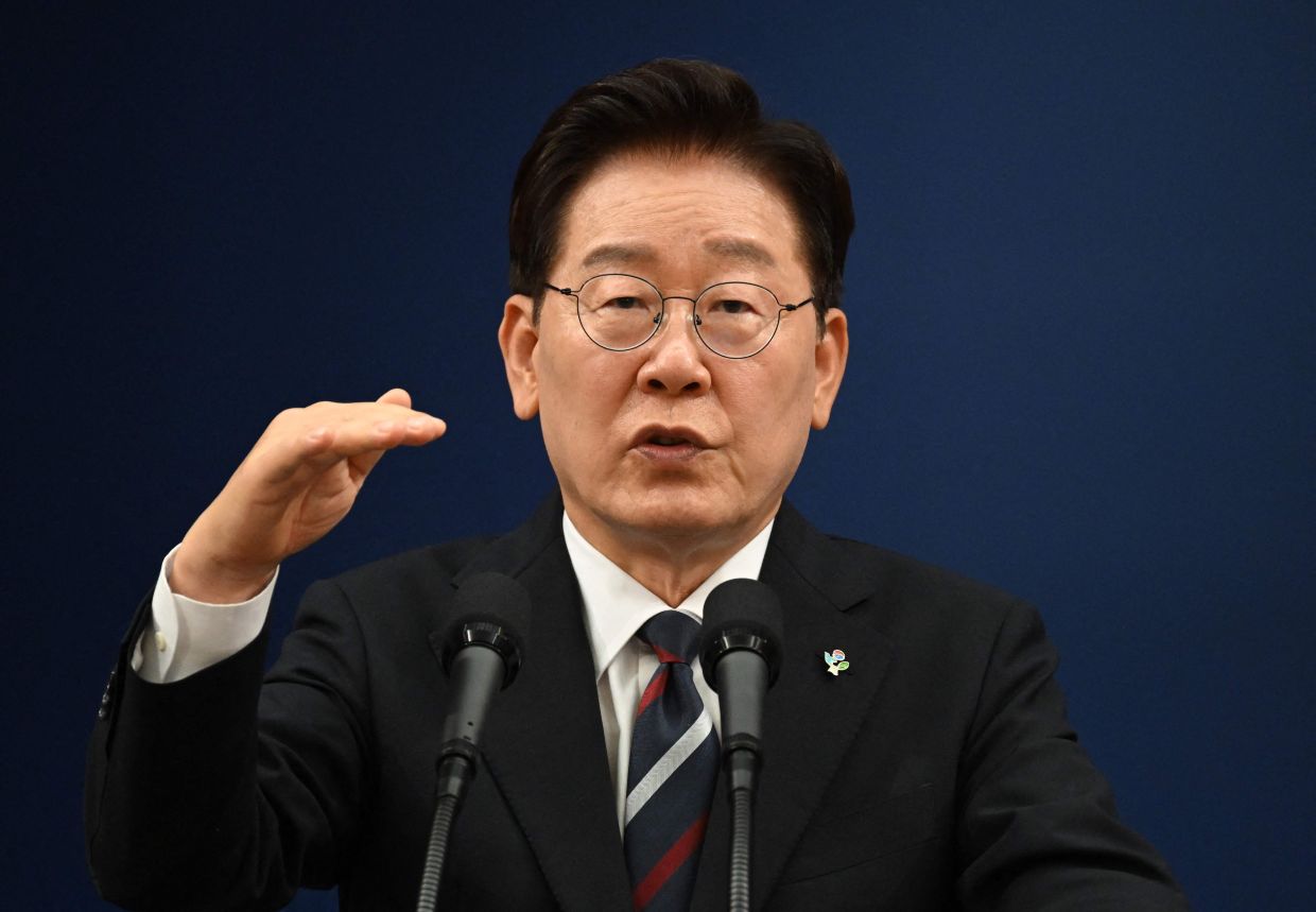 South Korea's President Lee Jae Myung Faces Historic Approval Slump as Negative Ratings Exceed Positive for First Time
