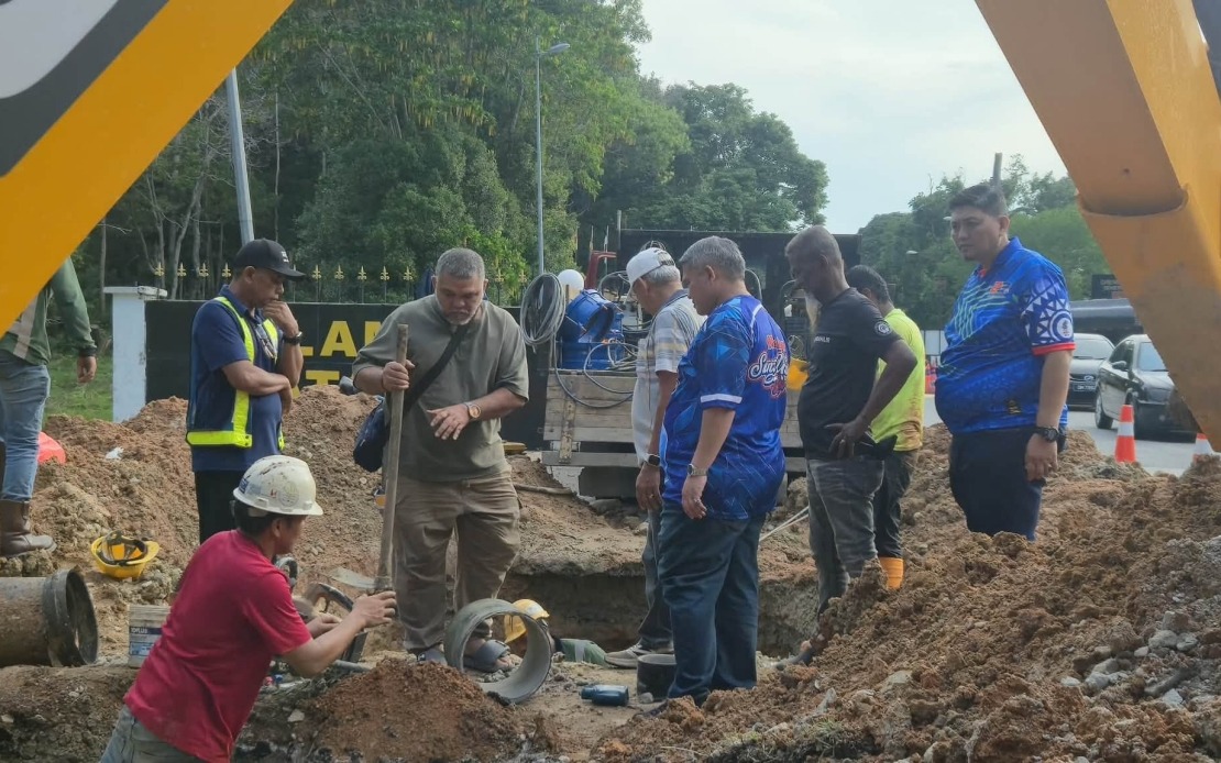 Melaka Proposes Temporary Water Tank for Kem Terendak as Pipe Burst Disrupts Supply