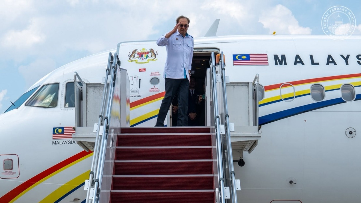 PM Anwar Heads to Kazan for ASEAN-Russia Summit, Eyes Putin Meeting
