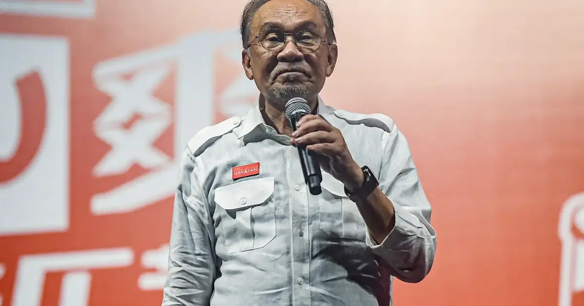 Anwar Urges Unity and Continued Service After Barisan Nasional's Johor Victory