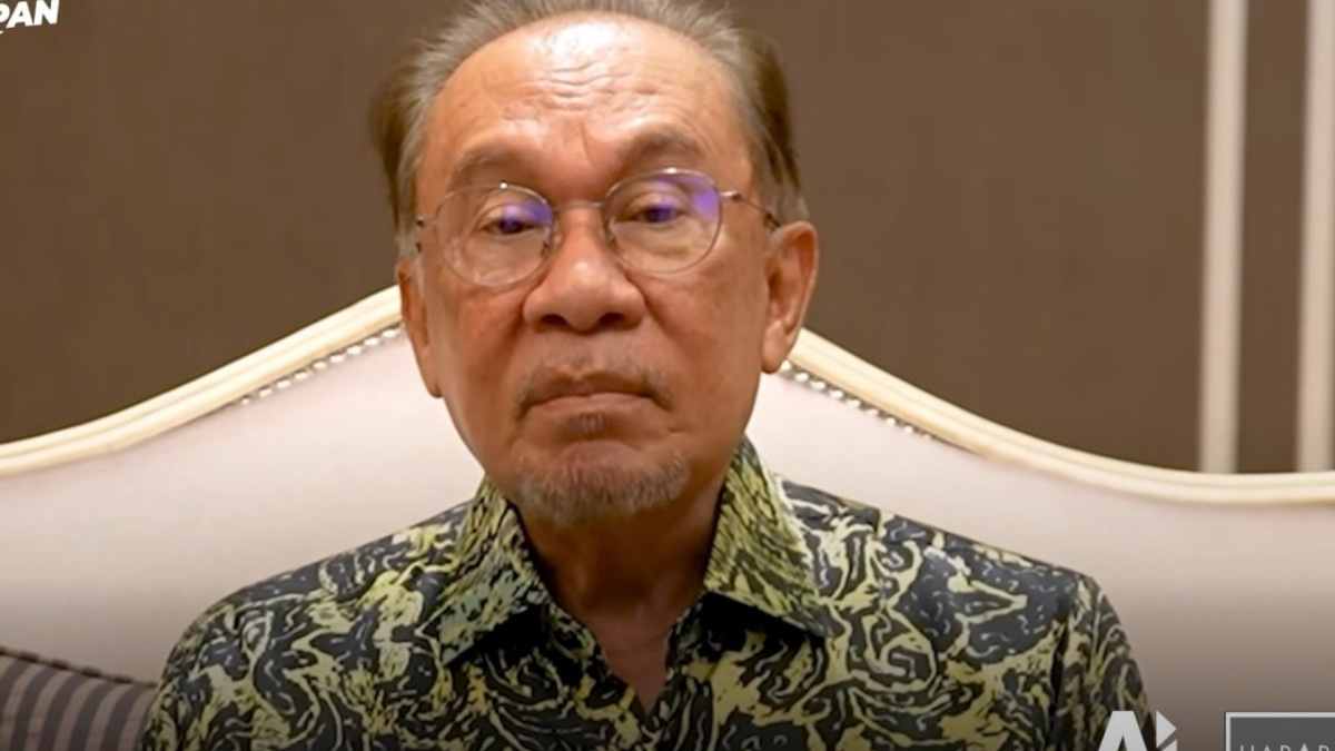 Anwar Urges Military and Police Personnel to Back PH in Negeri Sembilan Election